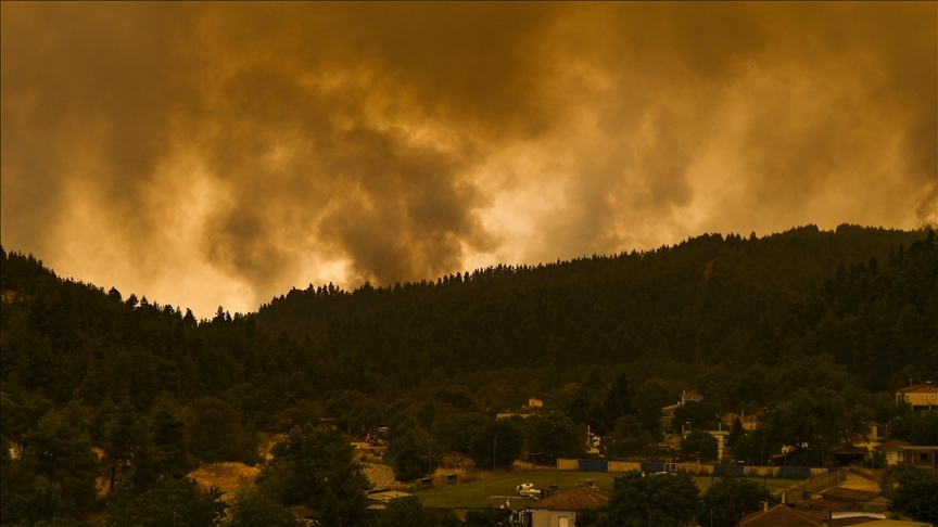 Yunanistan’daki orman yangınları rekor seviyede karbon emisyonuna yol açtı