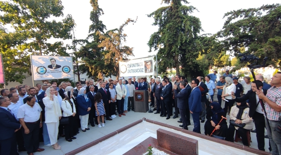 Dr. Sadık Ahmet, vefatının 28. yılında kabri başında anıldı