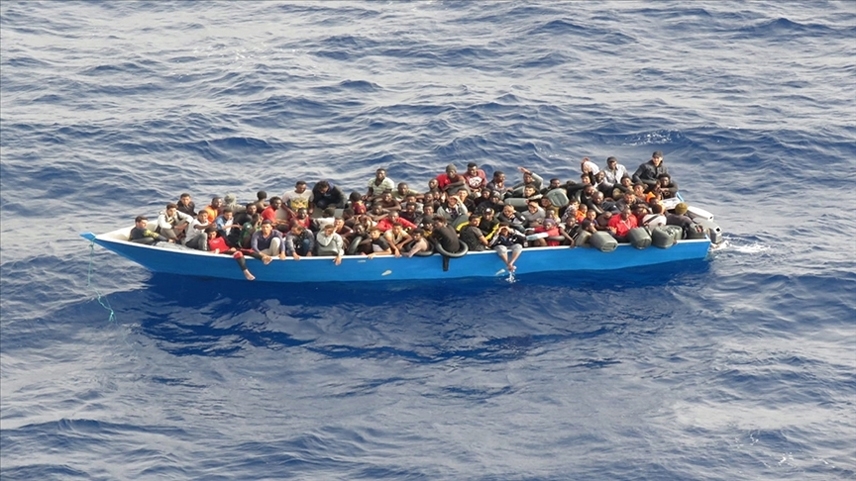 Yunanistan unsurlarınca geri itilen 80 düzensiz göçmen kurtarıldı