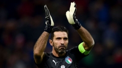 Bir dünya yıldızı daha sahalara veda etti