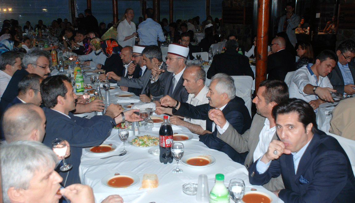 İskeçe Müftülüğü iftarına yoğun katılım