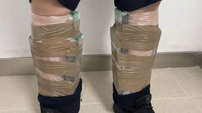 68 iPhone'u vücuduna yapıştırıp ülkeye sokmaya çalıştı!