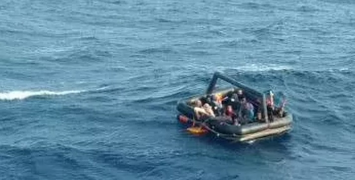 Yunanistan unsurlarınca geri itilen göçmenler kurtarıldı