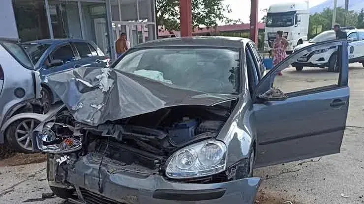 İskeçe Koyunköy girişindeki kazada iki kişi yaralandı