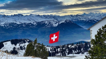 Hava sıcaklıklarında yaşanılan sert düşüş sonrası İsviçre'ye kar yağdı