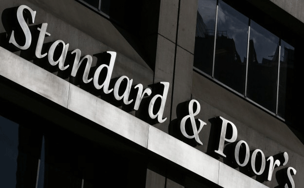 S&P Yunanistan'ın Kredi Notunu Yükseltti