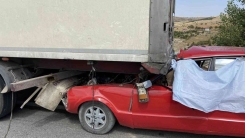 Otomobil tıra arkadan saplandı: 1 ölü