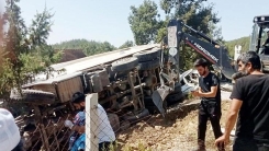 Kamyon cenaze namazı kılanların arasına daldı: Ölen ve yaralananlar var