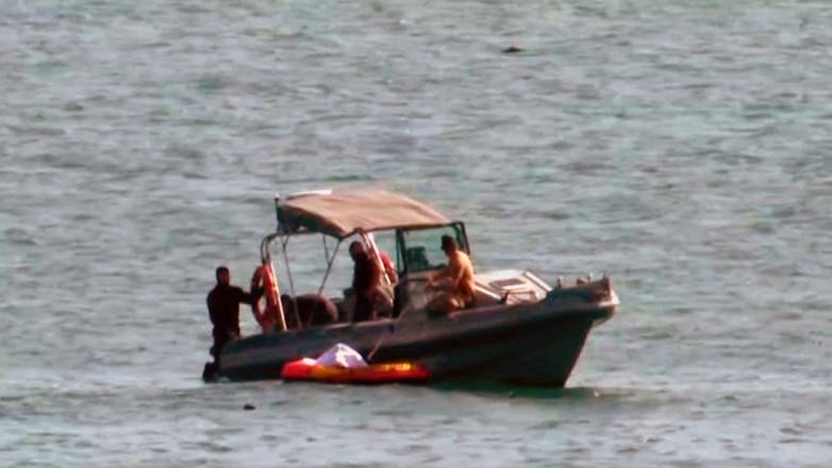 Düşen helikopterin pilotunun cesedi denizden çıkarıldı