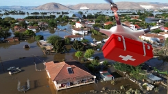 Yunanistan'da sel nedeniyle ulaşılamayan köylere dronla ilaç ve gıda yardımı yapıldı