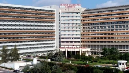 Yunanistan'da kaza geçiren çocuğun kolu Türkiye'de kurtarıldı