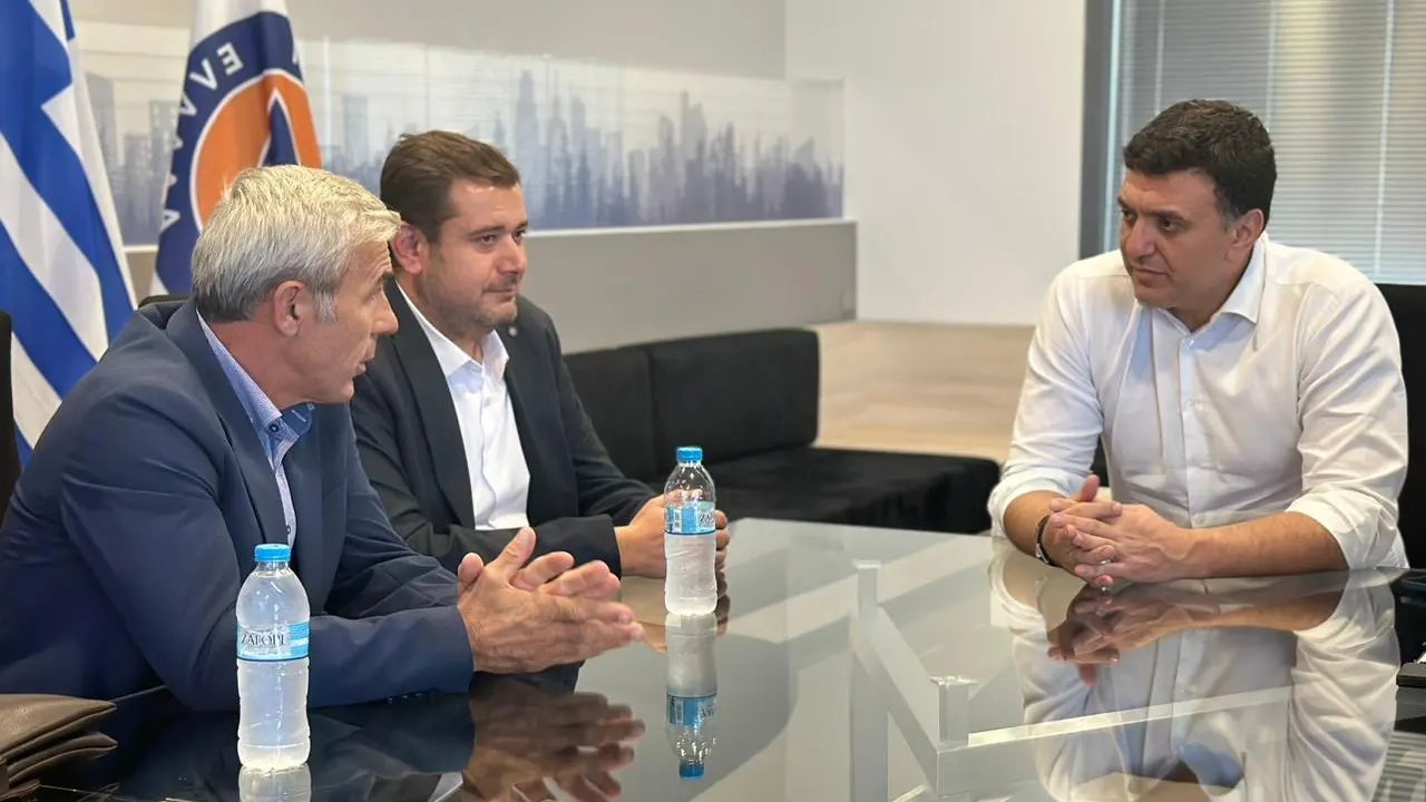 Bakan Kikilias, Yassıköy Belediye Başkanı ile görüştü