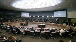NATO ülkelerinin savunma bakanları Orta Doğu ve Kosova'yı değerlendirecek