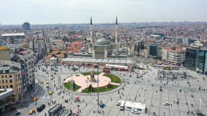 Açılışından bu yana Taksim Camisi'nde 17 kişi Müslüman oldu