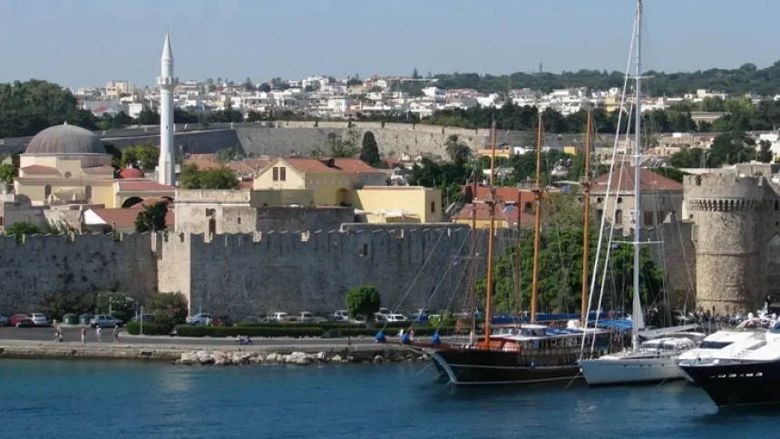 Türk vatandaşlarına kapıda 1 yıllık ada vizesi