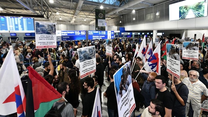 Atina Havaalanında işçiler Filistin için eylem yaptı