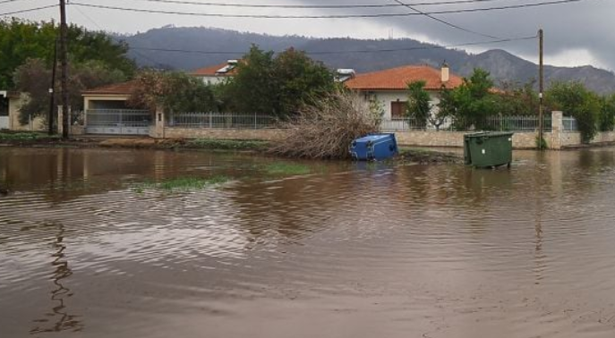 Pirgos şehrinin bazı yerleşim birimleri sel tehlikesi nedeniyle boşaltıldı