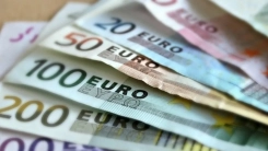 Μηνιαίο voucher 500 ή 300 ευρώ στους γονείς: Ποιοι μπορούν να το λάβουν και πώς
