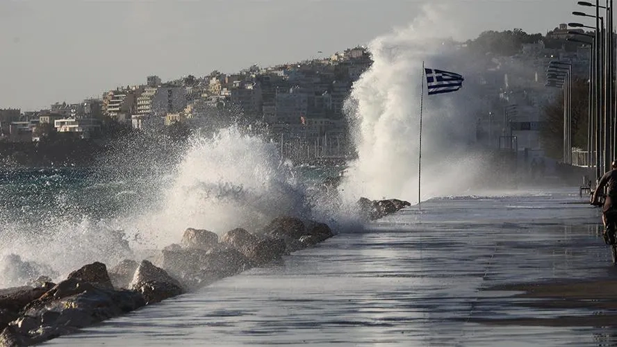 Kuvvetli rüzgar nedeniyle deniz ulaşımında aksama yaşanıyor