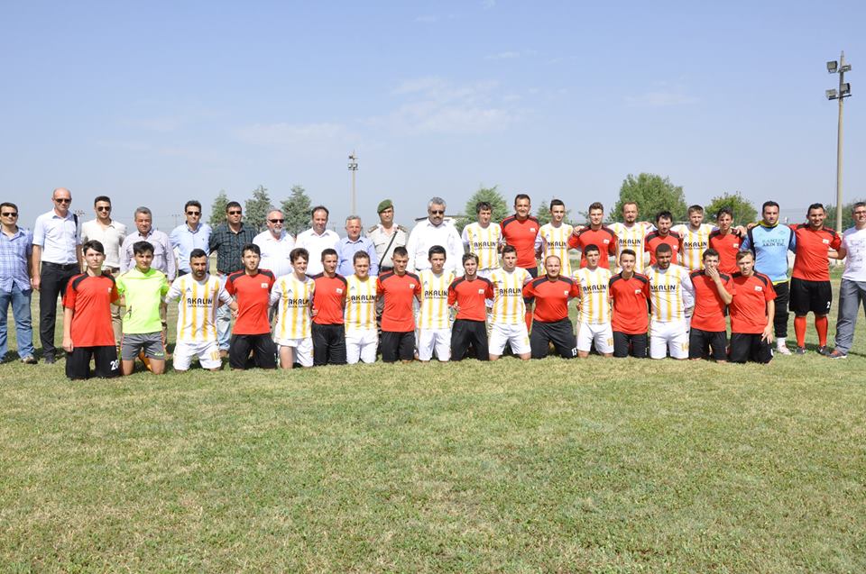 Kozlukebir Belediyesi'nin gençleri İpsalaspor'la dostluk maçı yaptı