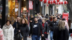 Ανοιχτά τα καταστήματα την Κυριακή 