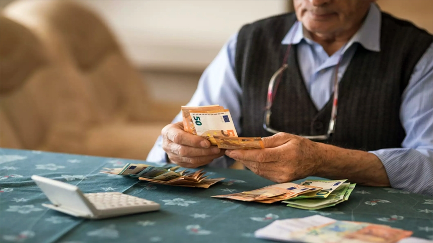 Συντάξεις: Στα 810 ευρώ με ρύθμιση χρεών
