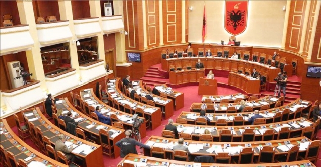 Arnavutluk Meclisindeki oturumlara muhalefet engeli devam ediyor