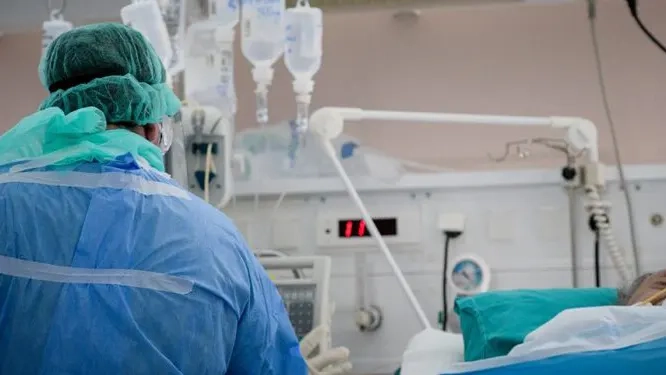 Doktor ve hemşirelere şiddet uygulayanlara hapis cezası