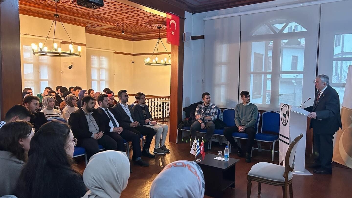 Emekli Büyükelçi Hasan Kemal Gür, Batı Trakyalı öğrencilerle buluştu