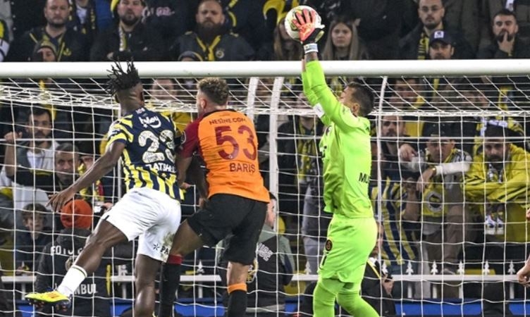 Fenerbahçe-Galatasaray derbisinde gözler kalecilerde olacak