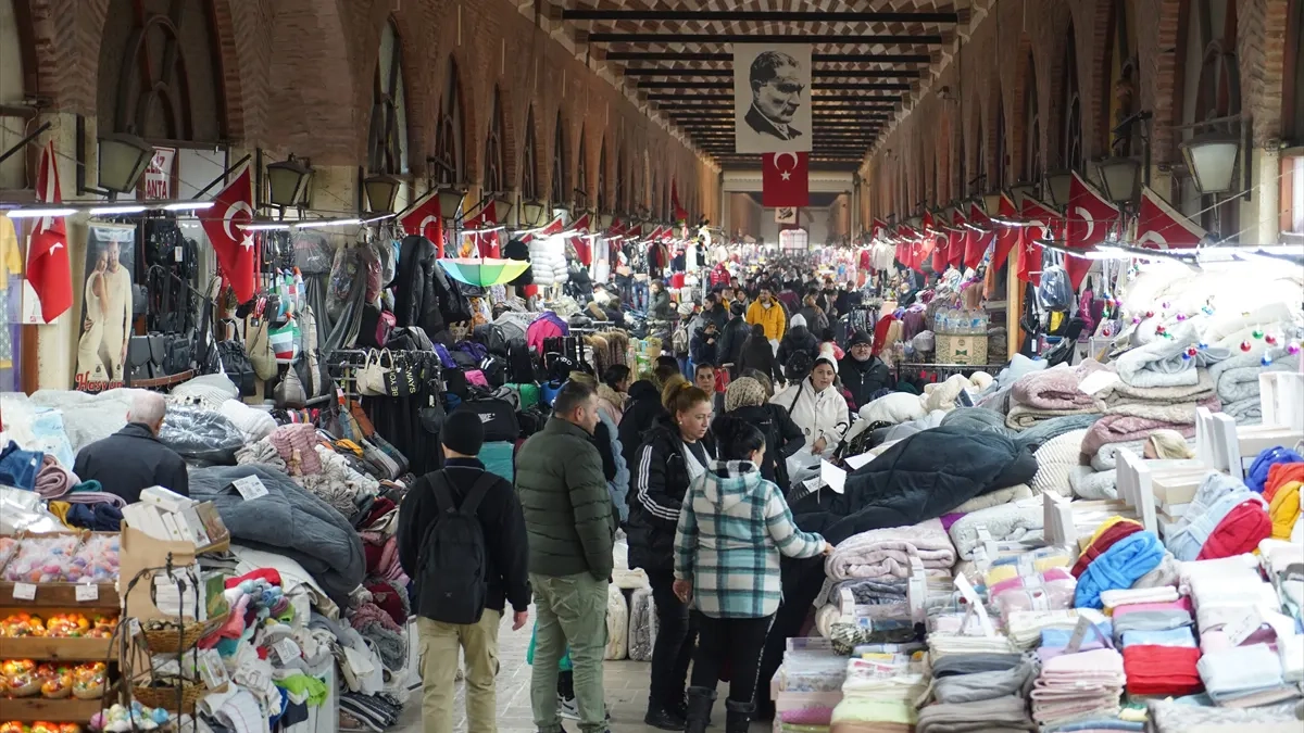 Bulgar ve Yunan turistler Noel alışverişi için Edirne'de