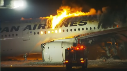 400 yolcu ve mürettebatın olduğu uçakta yangın çıktı