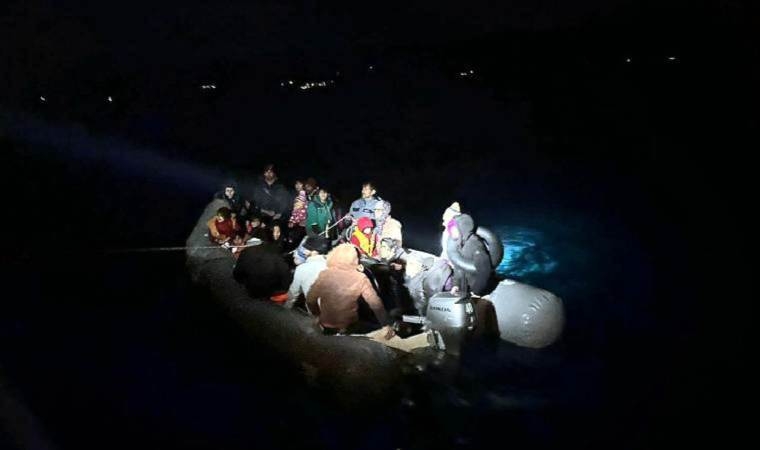 Yunanistan'ın geri ittiği 64 kaçak göçmen kurtarıldı
