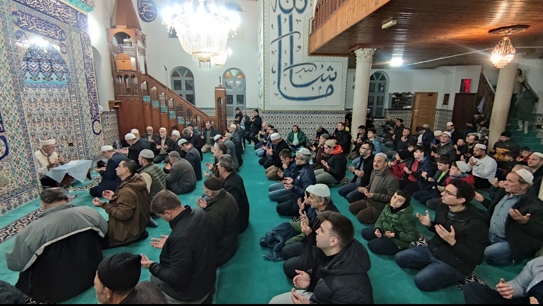 Regaip Kandili soydaşlar tarafından coşkuyla kutlandı 