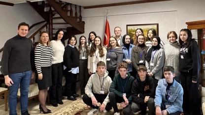 Başkonsolos Ünal Mucize Tiyatro Topluluğu’nu ağırladı