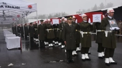 Pençe-Kilit Harekatı bölgesinde şehit olan 9 Türk askeri için Şırnak'ta tören yapıldı