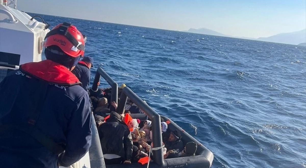 29 düzensiz göçmen Yunanistan unsurlarınca geri itildi