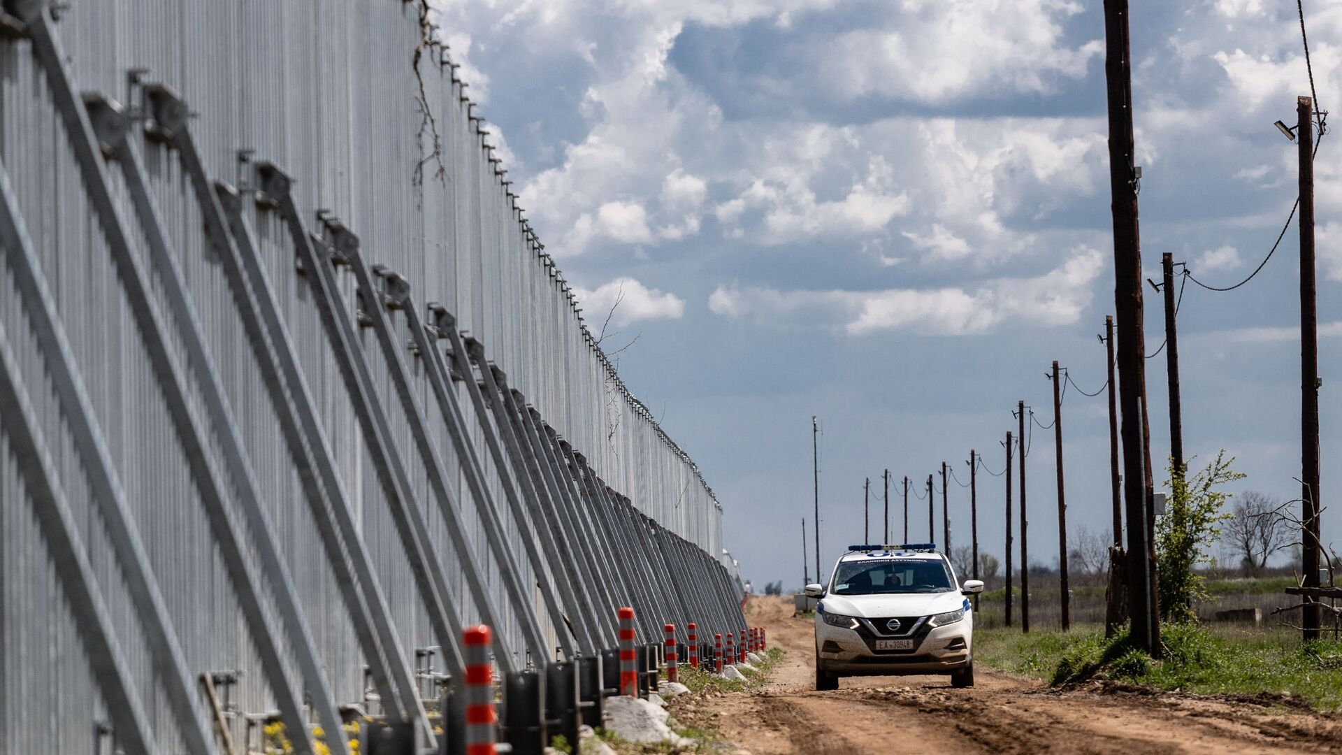 Türkiye ile Yunanistan’ı ayıran metal çit 35 kilometre daha uzatılacak