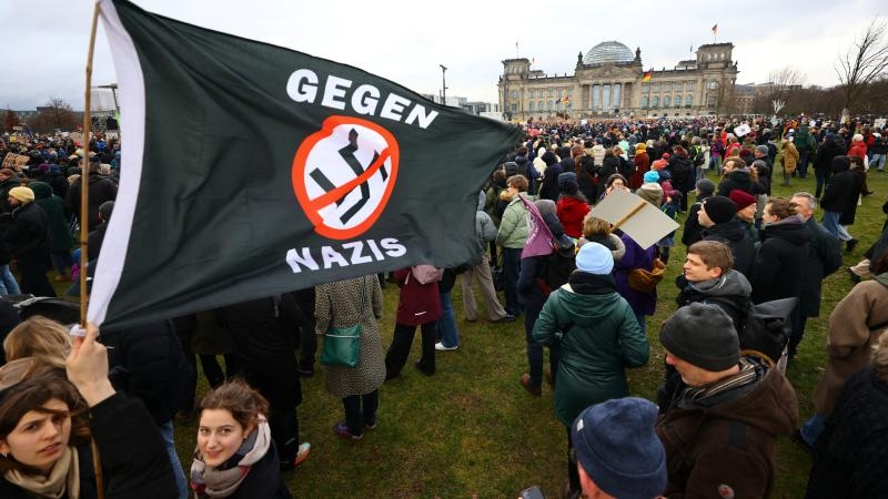  Almanya'da yüz binlerce kişi aşırı sağa karşı gösteri düzenledi
