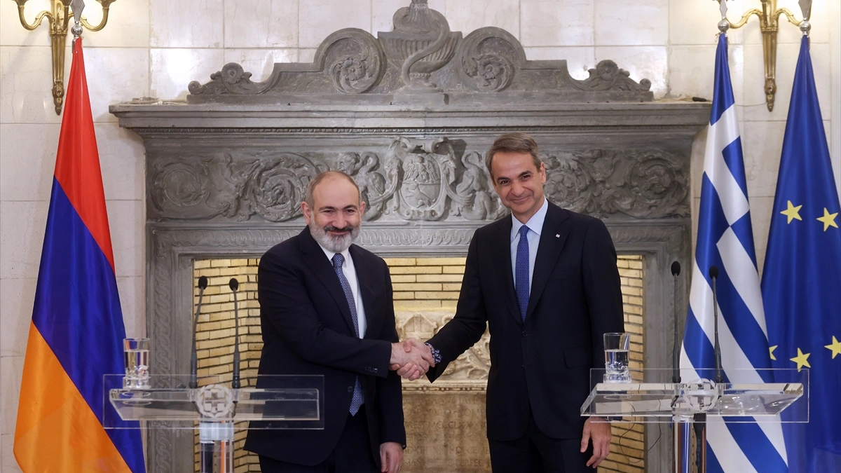 Yunanistan, Ermenistan ile Azerbaycan arasında kalıcı barışa yönelik çabaları destekleyecek