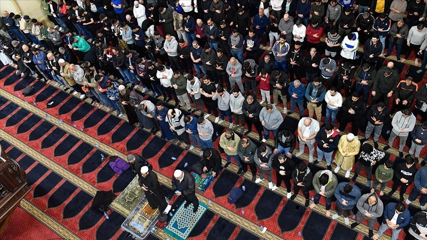 Ramazan coşkusu: İlk teravih namazı kılındı
