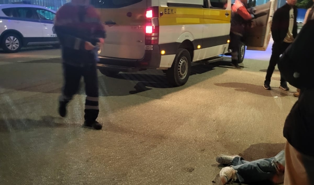 Gümülcine'de kaza: Motisiklete çarpan araç kaçtı 