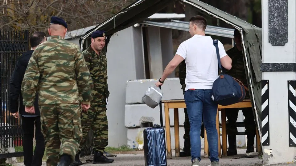 Kasselakis askere gitti