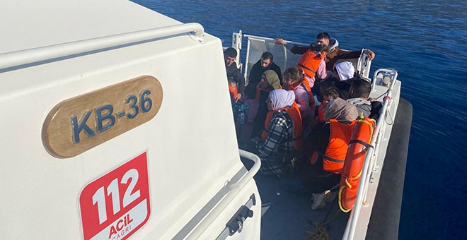 Antalya'da Yunanistan'a geçmeye çalışan 13 düzensiz göçmen yakalandı