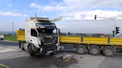 Minibüsle tırın çarpıştığı kazada 5 kişi öldü