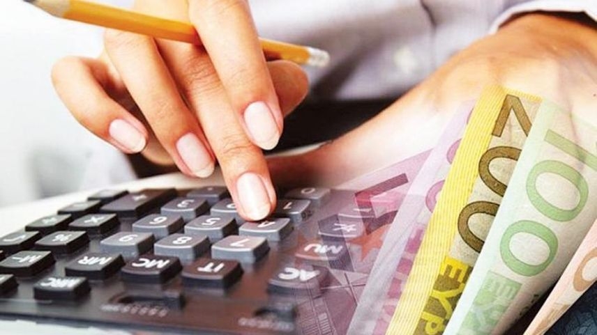 Στα 830 ευρώ ο κατώτατος μισθός – Με τρεις τριετίες φθάνει στα 1.079 ευρώ μεικτά
