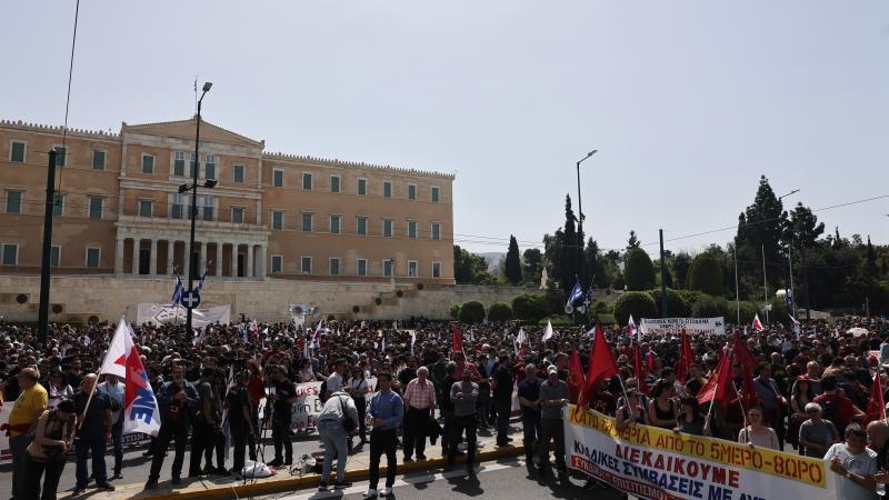 İşçiler 24 saatlik genel greve gitti
