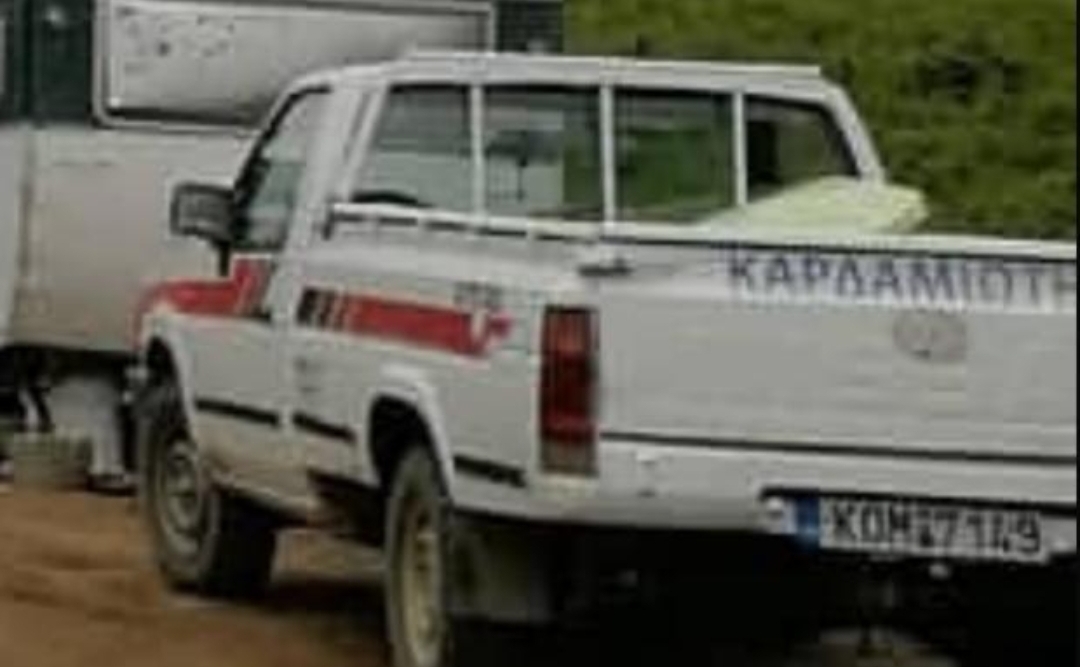 Soydaşın arabasını evinin önünden çaldılar 