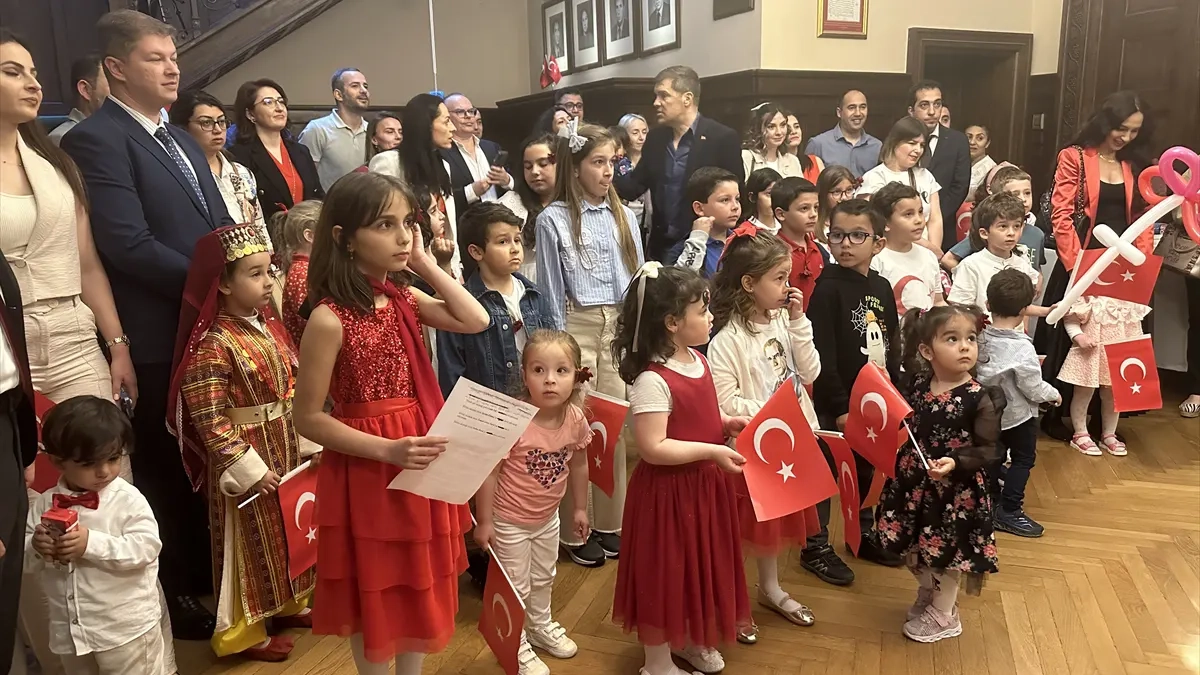 Başkent Atina'da 23 Nisan coşkusu