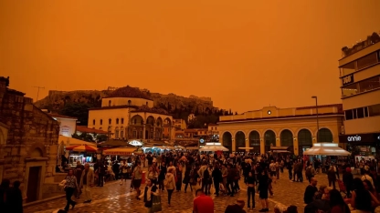 Başkent Atina'da Afrika'dan taşınan çöl tozu etkili oldu